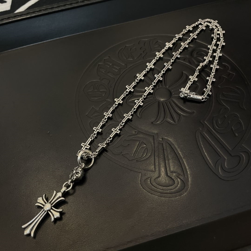 Ch*0me He**ts necklaces